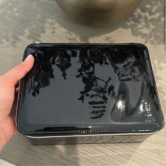 💫Flash Sale, FINAL PRICE💫YSL Beauty Cosmetics Case and goodies - Picture 2 of 10